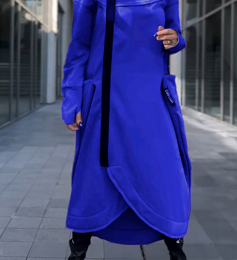 Hildegard | Šaty s kapucí a dlouhými rukávy s asymetrickým lemem