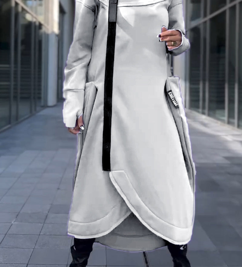 Hildegard | Šaty s kapucí a dlouhými rukávy s asymetrickým lemem