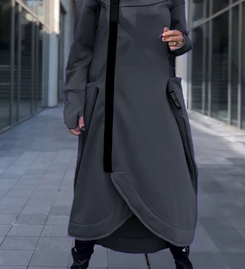 Hildegard | Šaty s kapucí a dlouhými rukávy s asymetrickým lemem