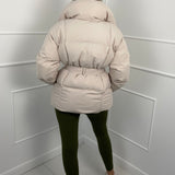 KARLY - Krátká péřová bunda s opaskem