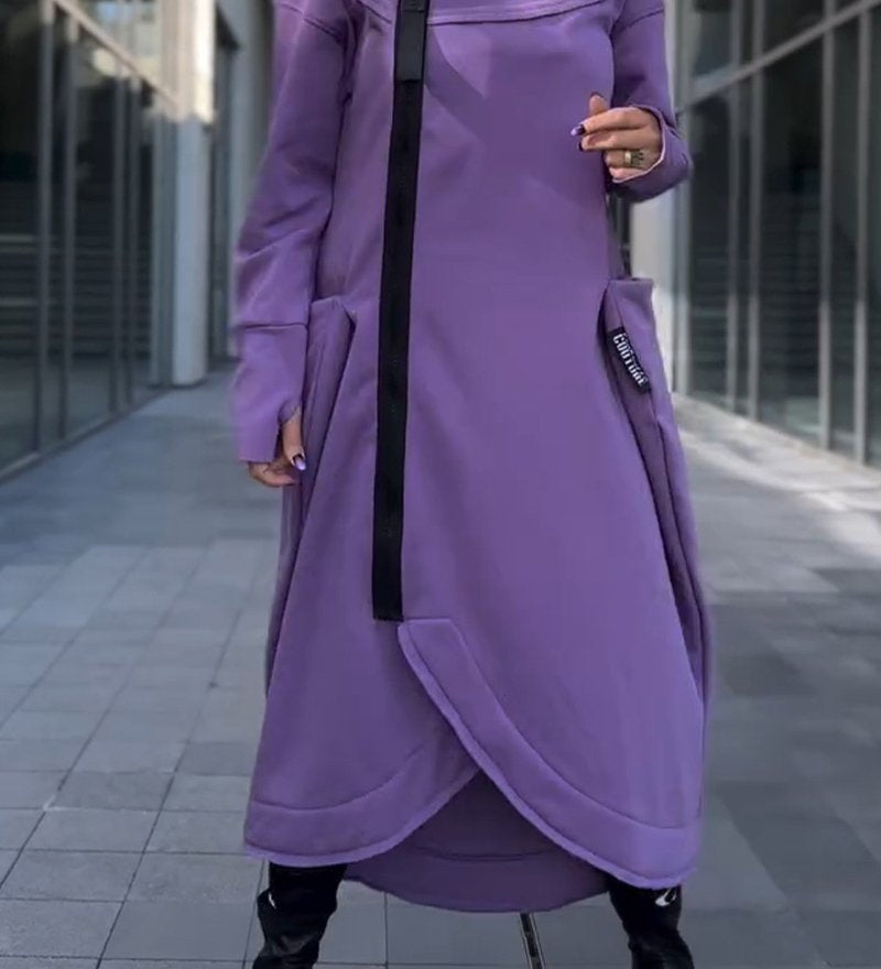 Hildegard | Šaty s kapucí a dlouhými rukávy s asymetrickým lemem